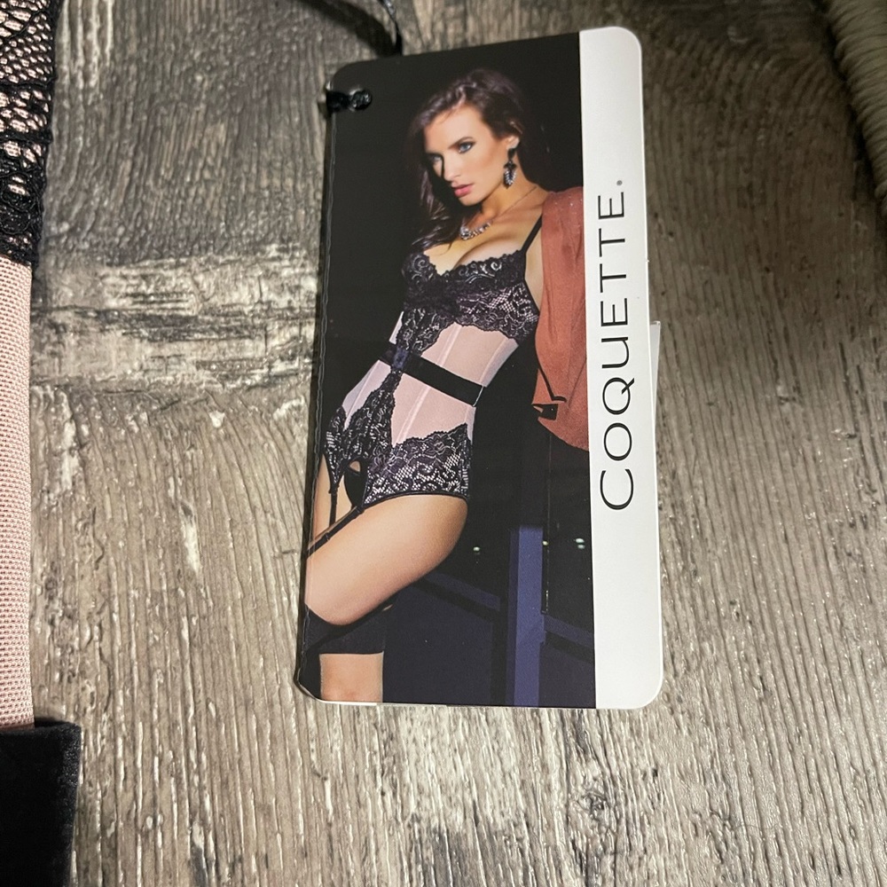 Lingerie - Picture 2 of 6